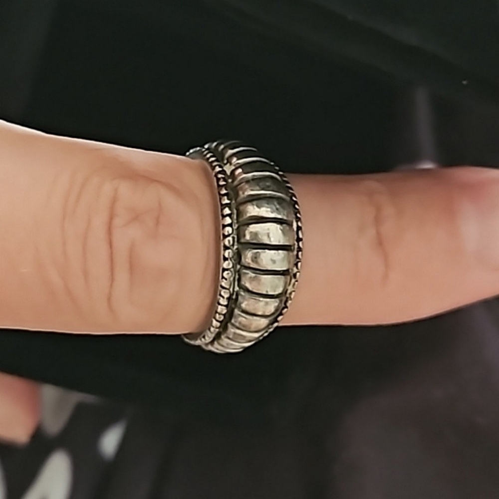 Rare 70s Sterling handmade Hallmarked Vtg Scalloped Dome Band Ring Size 7 - Picture 10 of 15